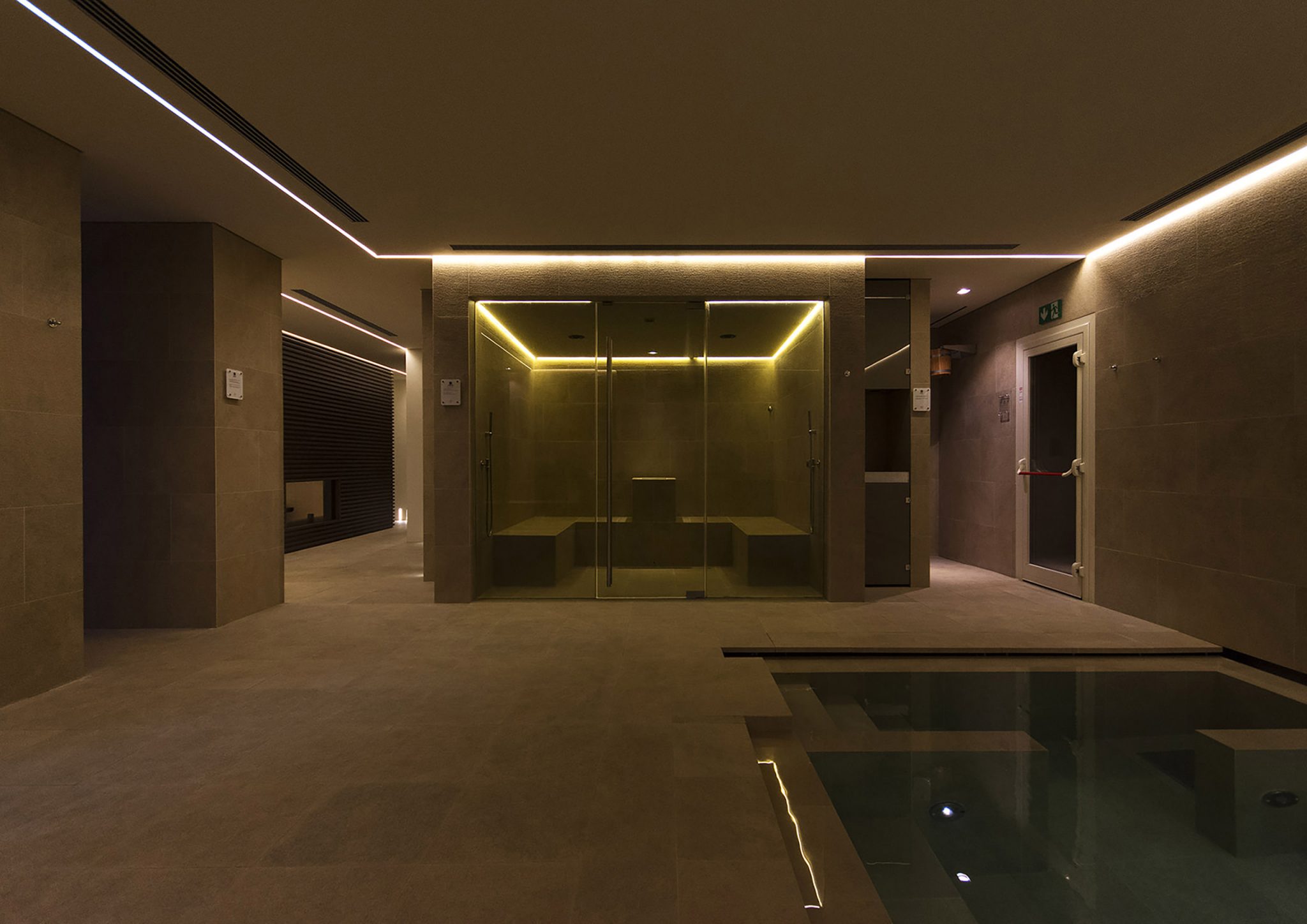 Borgo Cadonega Spa, vista frontale bagno turco e piscina interna