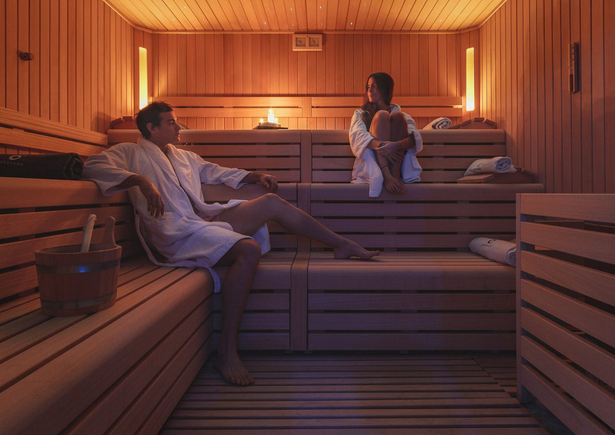 Zero Nero Fitness Club, Sauna con finiture in